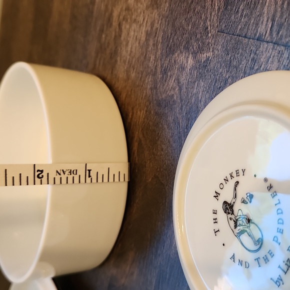 Glass cat coasters  in glass lidded bowl. The Monkey and the Peddler Liz Ross - Picture 5 of 9